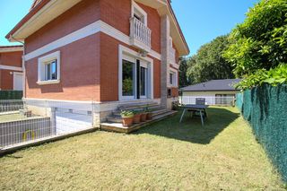 Xalet  Barrio pomar. Chalet independiente en guriezo