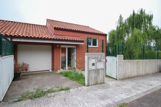 Casa pareada  Barrio el carite. Chalet pareado esquinero en beranga