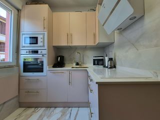 Flat  Calle montevideo 29. Venta piso de 4 habitaciones y dos baños en calle alta