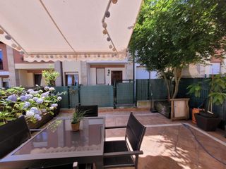 Maison jumelée à Barrio salcedo 70a. Venta chalet adosado en salcedo -vioño