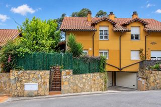 Casa bifamiliare  Barrio mioño. Chalet pareado en mioño
