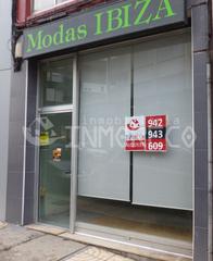Local Comercial en Calle Julián Urbina