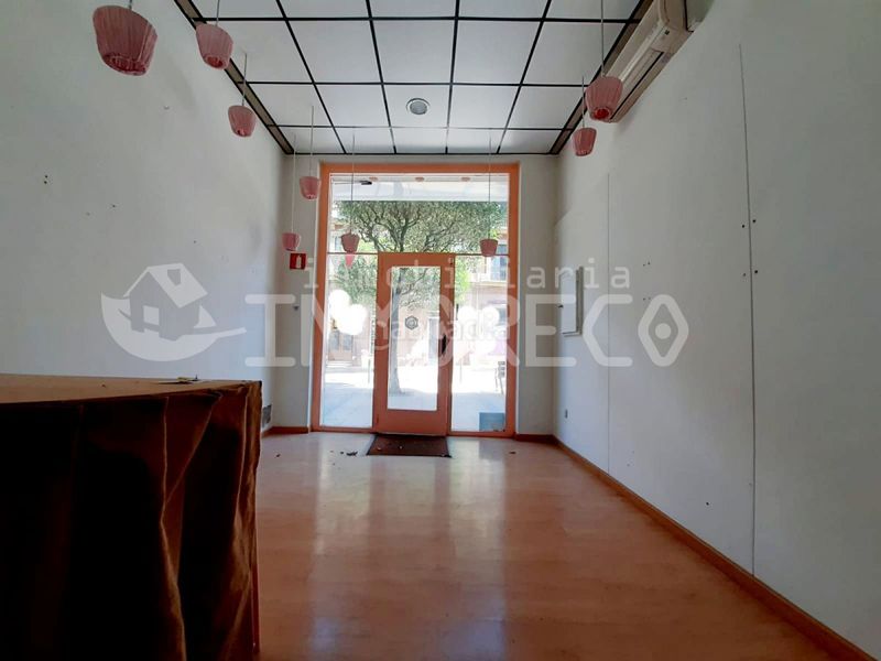 Foto 8da1729d-4007-4780-84cd-612466d26a80. Lloguer local comercial a Centro Torrelavega