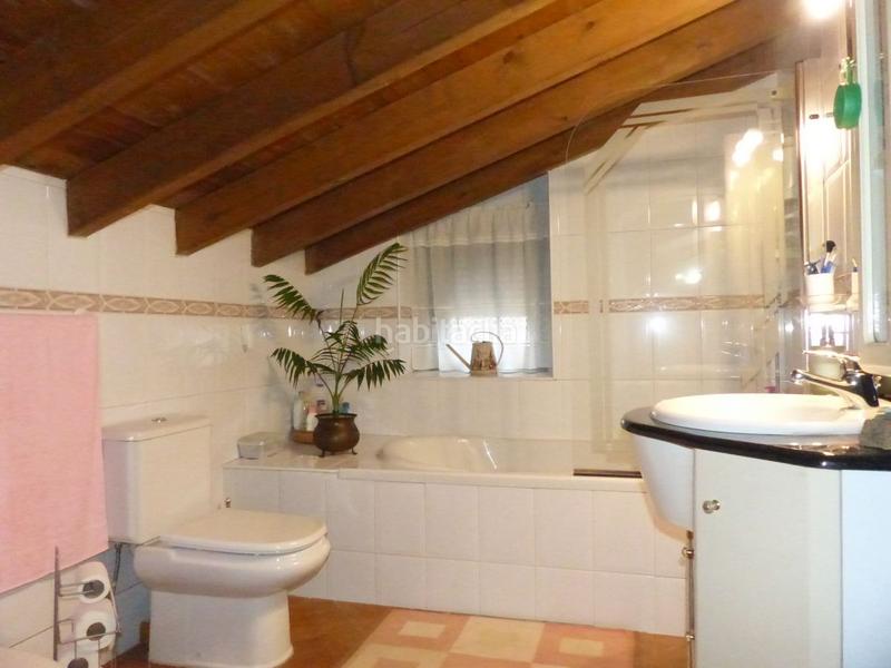 Foto f6e870a1-8903-4be0-af4d-1317fb5292c2. Casa con riscaldamento parcheggio in Tanos Torrelavega