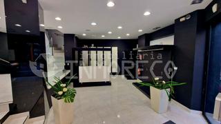 Location Local commercial à Inmobiliaria - Barreda. Local com. en alquiler en inmobiliaria, 6 despachos.