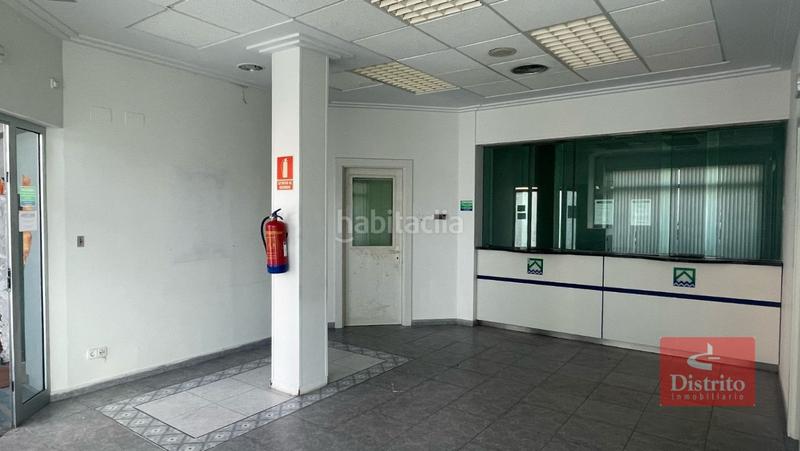 Foto 8a44f582-adfd-464e-b01b-da53d81b5df2. Local comercial a Cueto Santander