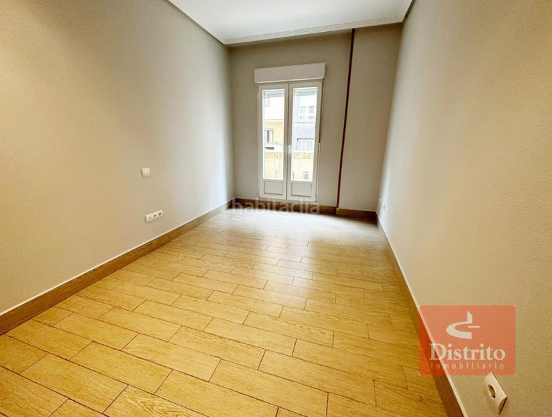 Foto df01764d-7eb2-4b8a-b9fd-27c13025922a. Alquiler piso  en alquiler en calle emilio pino con isabel ii en Santander