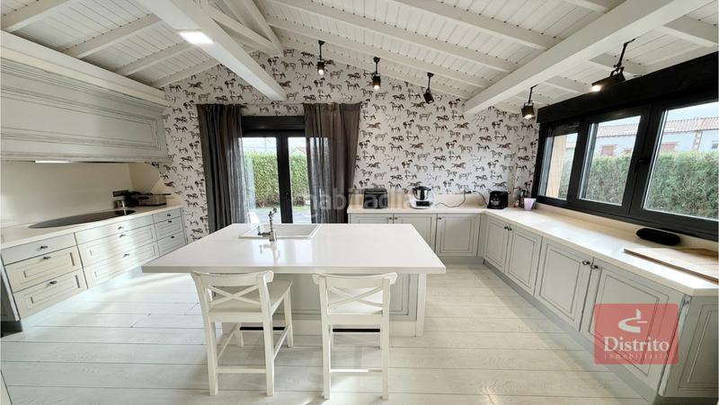 Foto b92f8876-b4e3-4434-b472-46e3cb08dbf0. Casa chalet de 5 habitaciones en Sancibrián en Sancibrián Santa Cruz de Bezana