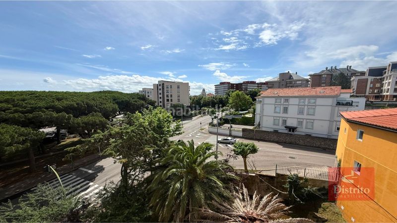 Foto b2858084-3ec8-46e2-92da-7a5c65127f8f. Pis amb calefacció aparcament a Los Castros Santander