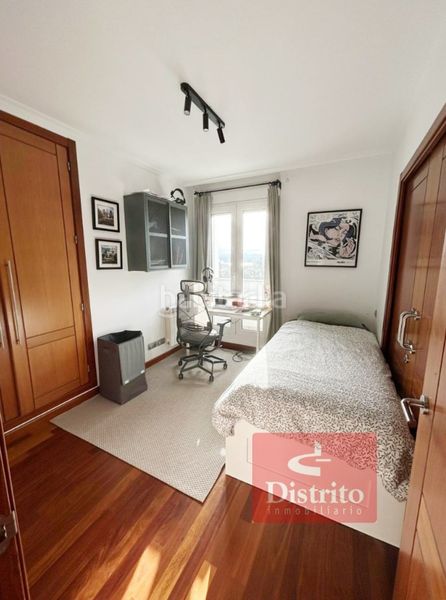 Foto e8b62081-a7aa-460d-bfa2-67fcef591290. Pis amb calefacció aparcament a Valdenoja Santander