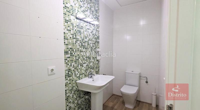 Foto fa34c52e-afdb-4265-80d8-da959e62d84f. Lloguer local comercial a Puerto Chico Santander