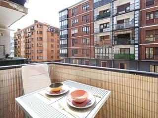 Appartement  Donostia kalea. Vivienda reformada muy cuidada con balcón y trastero
