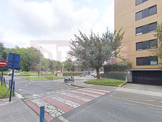 Lloguer Aparcament cotxe  Barrio larzabal. Raya de garaje en alquiler. tu camper ya no tendrá que dormir en