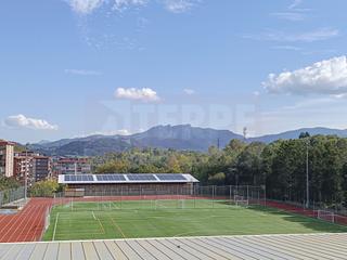 Pis  San marko kalea. Vistas despejadas a peñas de aia, junto a zona deportiva.