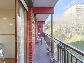 Flat  Beraun kalea. Vivienda con balcón y ascensor a cota cero en calle beraun, muy