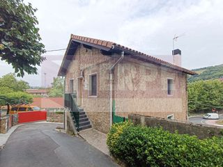 Appartement  Jaizkibel hiribidea. Vivienda a reformar íntegramente con tejado nuevo y fachada en m
