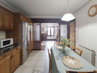 Pis  Juan ignacio gamon zumardia aldapa. Vivienda espaciosa de 3 dormitorios dobles con ascensor, acceso