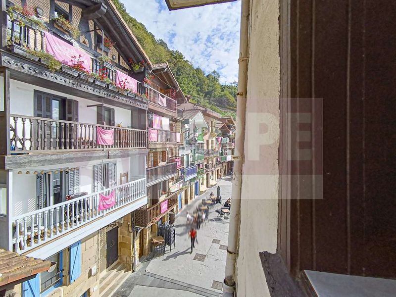 Foto 067977ba-bcc1-428e-86d3-a552e813fe91. Pis a Pasaia