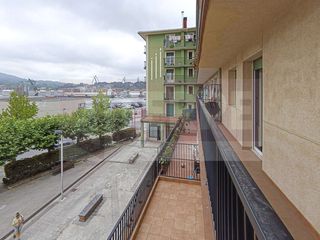Flat  Lezo-bide kalea. Pasaidonibane. vivienda con balcón al sur, vistas despejadas y