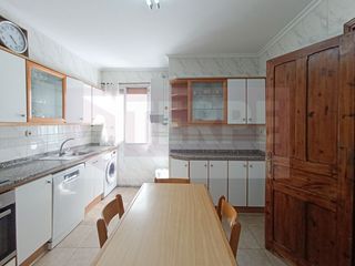 Pis  Zumalakarregi kalea. Vivienda muy amplia, a reformar, totalmente exterior y luminosa