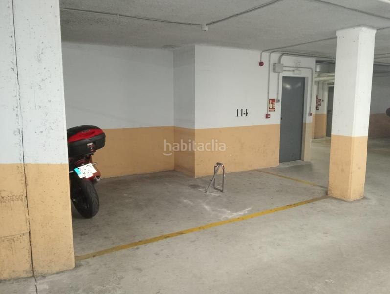 Foto 076d6046-cf19-43da-8421-4f563f1e1996. Aparcament cotxe a Ponent Reus