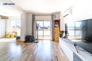 Etagenwohnung  Calle riera de mir. Vive en las alturas de reus  piso con encanto, gran saln y luz