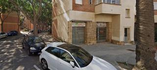 Local Comercial  Carrer de catalunya. Oportunidad en reus! local comercial con altillo y baño reformad