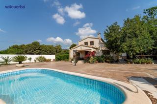 Chalet à Alcover. Vive rodeado de naturaleza en una finca urbana en alcover masies