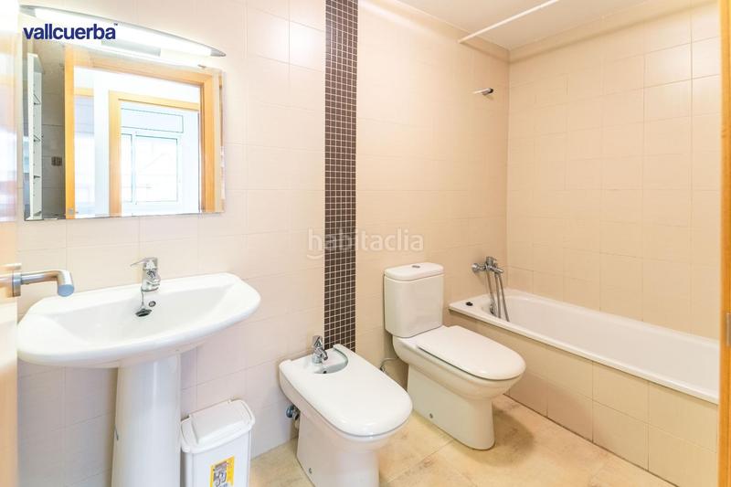 Foto f0b2fc3b-e502-4188-8eeb-f883cdef22a1. Piso  con gran terraza, parking y trastero a un paso del centro en Reus