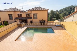 Maison jumelée  Calle bruguera. Casa pareada exclusiva en riudecanyes con piscina privada, vista