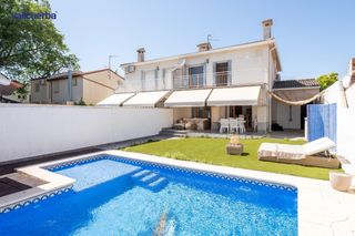 Doppelhaus in Cambrils Mediterrani. Casa  pareada con piscina privada, parking, barbacoa andando a l