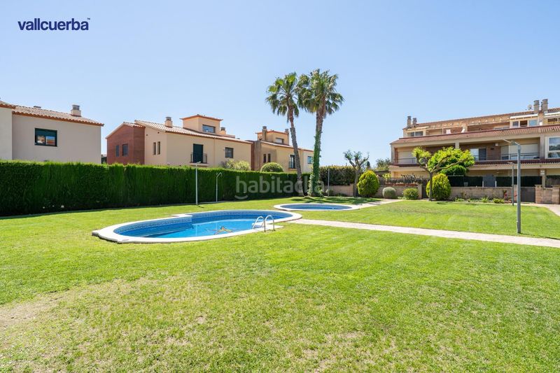 Foto 3837508f-4b37-4a6a-8c65-a748379448ea. Casa adossada amb calefacció aparcament piscina a Reus