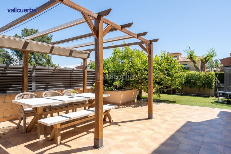 Foto bb409f09-e3d2-4126-8316-ad9b0e3e6540. Casa adossada amb calefacció aparcament piscina a Reus