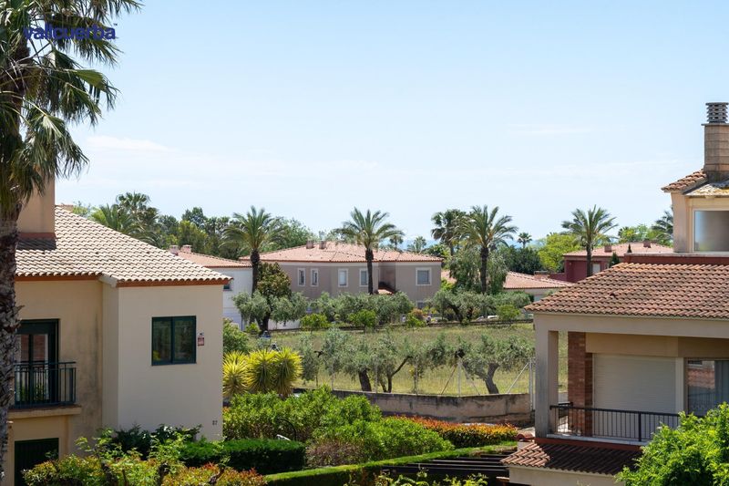 Foto cb2294aa-c92a-47c9-995a-0841c2509106. Casa adossada amb calefacció aparcament piscina a Reus