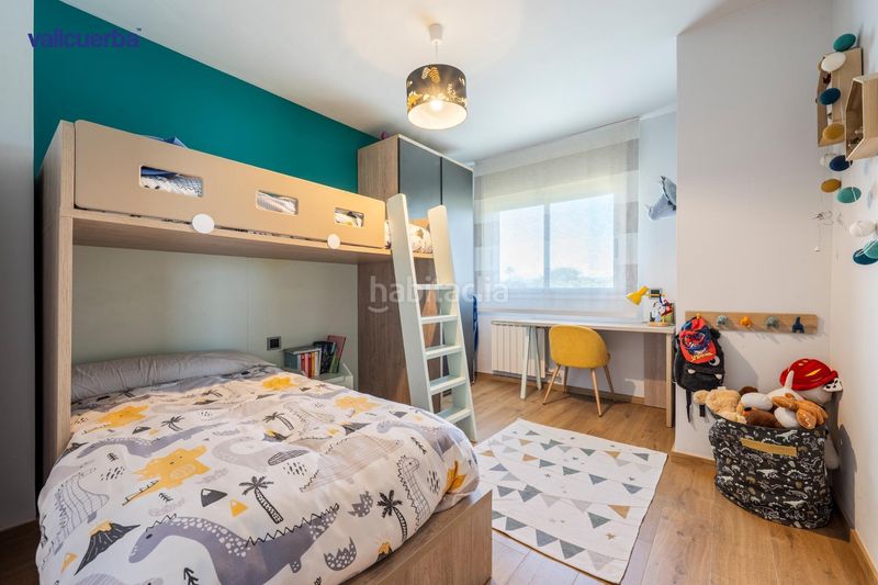 Foto d973b7ef-f4a5-4960-8e00-56e12658b6e6. Casa adossada amb calefacció aparcament piscina a Reus