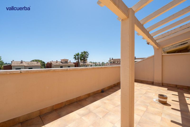 Foto e0246e0a-f830-4775-9997-deef8825013c. Casa adossada amb calefacció aparcament piscina a Reus