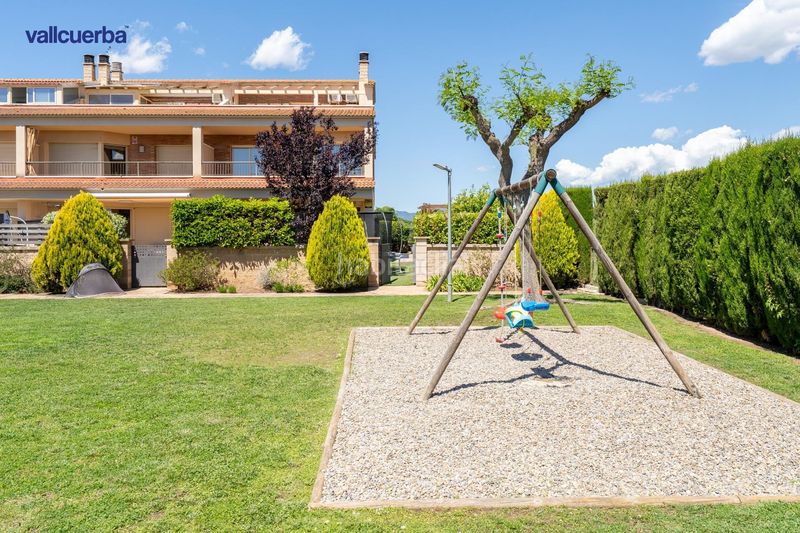 Foto ee354194-60b0-4b76-befd-624f234aee29. Casa adossada amb calefacció aparcament piscina a Reus