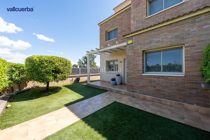 Foto fa6a8eba-d2ae-4738-9e65-b586f94c7e1c. Casa adossada amb calefacció aparcament piscina a Reus