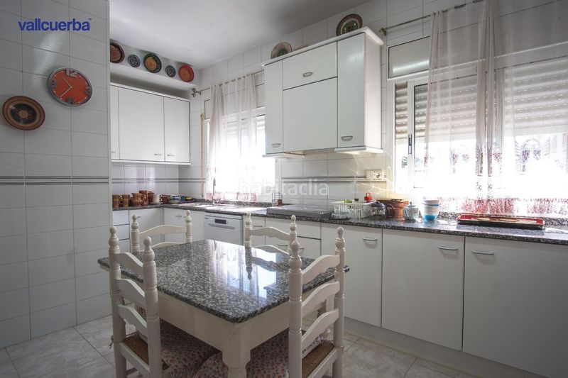Foto bf7d0bfd-4401-4585-9d76-f36dd11f1b2c. Casa adossada amb calefacció aparcament piscina a Reus