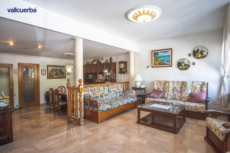 Foto d4a901a6-20ca-4dac-9475-bee172744490. Casa adossada amb calefacció aparcament piscina a Reus