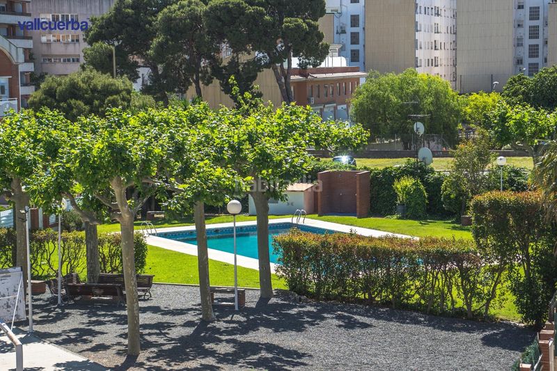Foto f5041f64-c67d-4ba7-b572-5d67fbb33f52. Casa adossada amb calefacció aparcament piscina a Reus