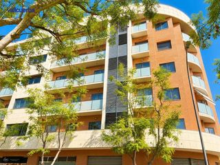 Pis  Puig i ferrater. Exclusiva vivienda de 4 habitaciones con piscina y parking para