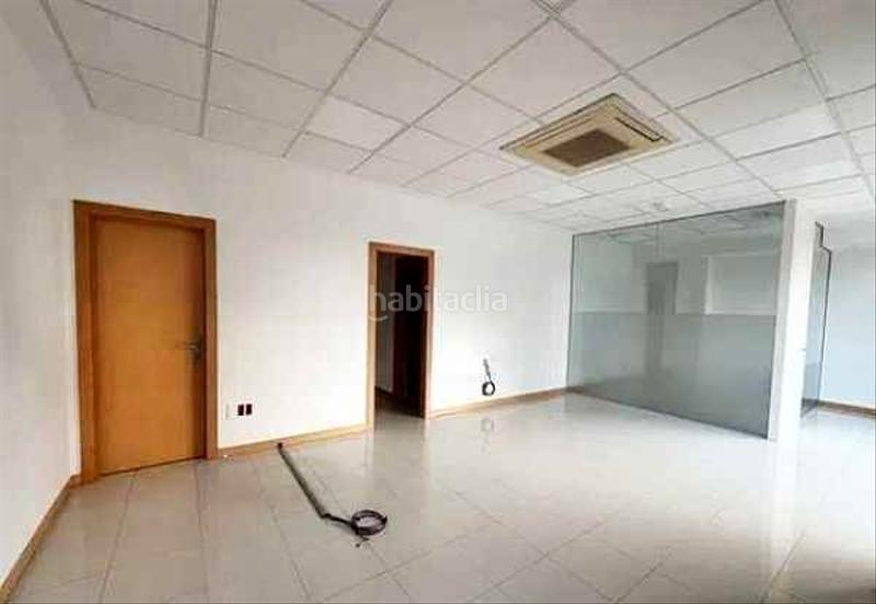 Foto 7dc92f76-6527-44cd-892c-31f5b83142bd. Alquiler local comercial en calle maestro mediavilla 1 en Torrelavega