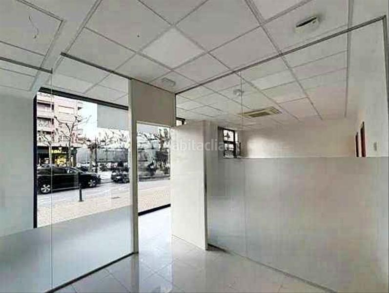 Foto b8973357-f40c-497c-a091-f3bb708fa1b7. Alquiler local comercial en calle maestro mediavilla 1 en Torrelavega