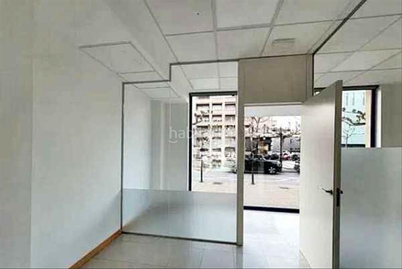 Foto cc390d1e-2862-4a79-9e48-dae6d4c5c3e8. Alquiler local comercial en calle maestro mediavilla 1 en Torrelavega