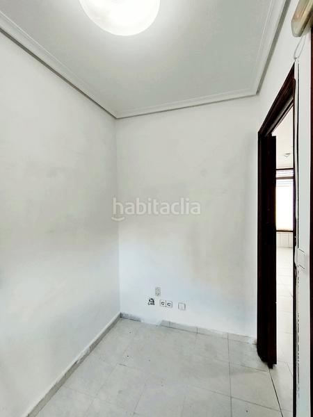 Foto 8c1d7128-25d9-4ae5-b0cd-2bdee6c460b1. Alquiler local comercial en Los Castros Santander