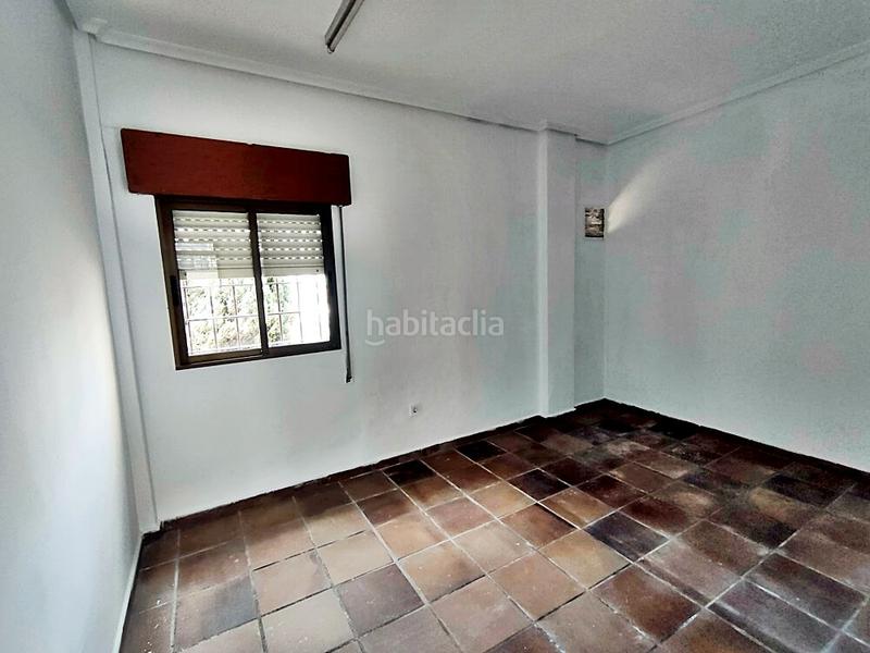 Foto fcda94c2-bce5-450a-82a3-51dd963142fa. Alquiler local comercial en Los Castros Santander