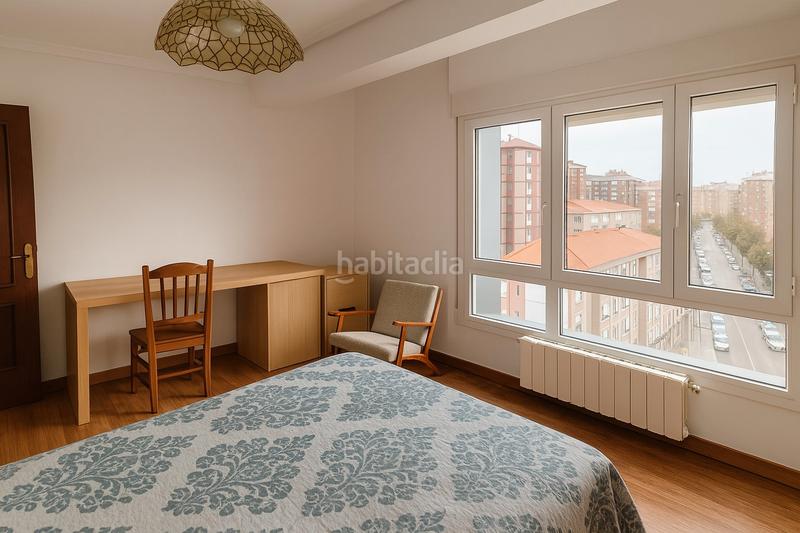 Foto 84f129d5-1b1d-4a8a-ad78-cd7dfec37f11. Alquiler piso en Los Castros Santander