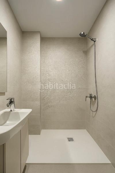 Foto ba87dffc-9c1d-4979-a0a1-2bff86c8d608. Rent flat with parking in El Sardinero Santander