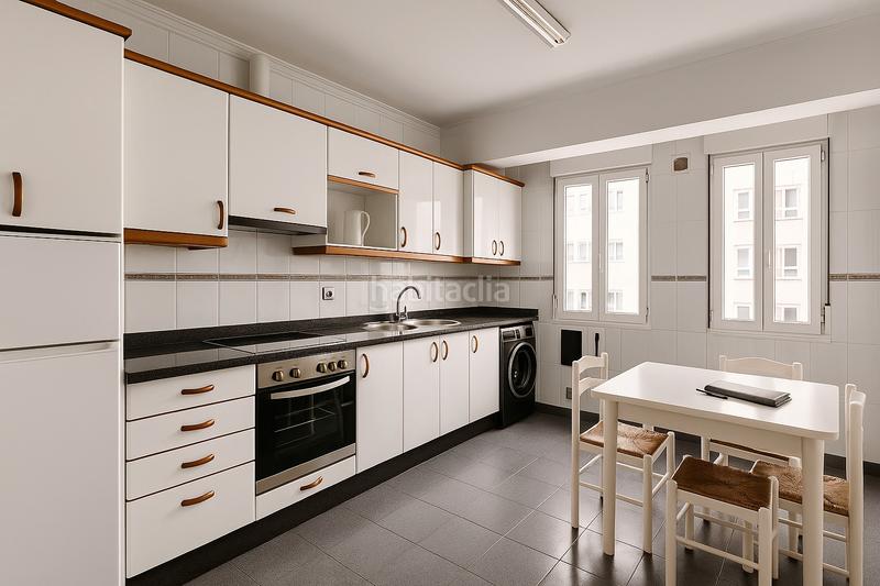 Foto 256bc8b0-0fb5-49fe-b988-973483eab5df. Rent flat with heating in Cuatro Caminos Santander